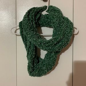 chunky knit green muffler scarf